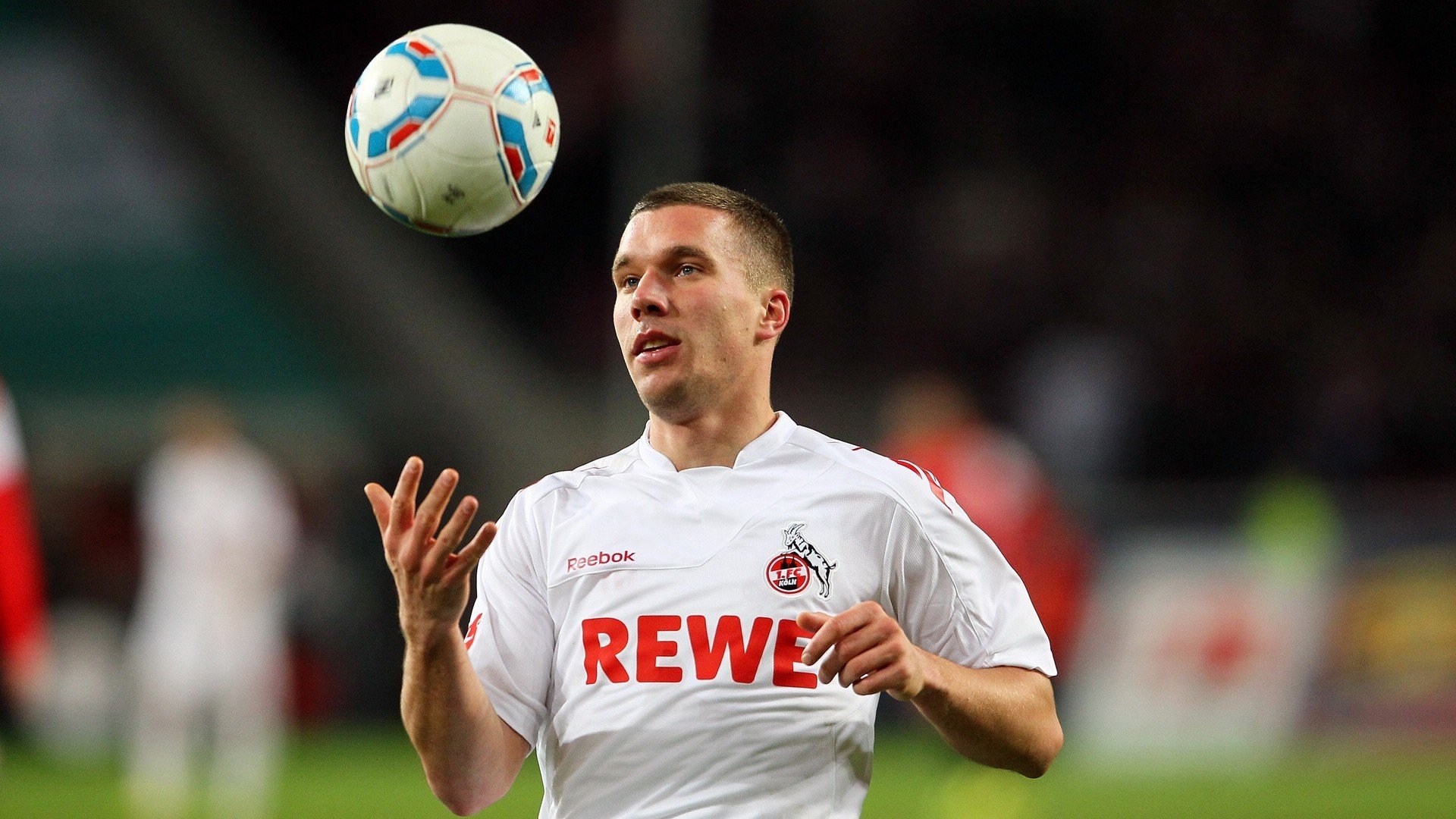 新媒体足球解说人才快速成长影响力扩大，足球新媒体运营